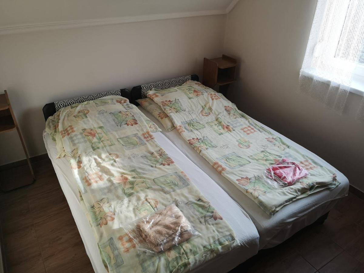 Appartement Babarczi Ueduelohaz à Kiskunmajsa Extérieur photo