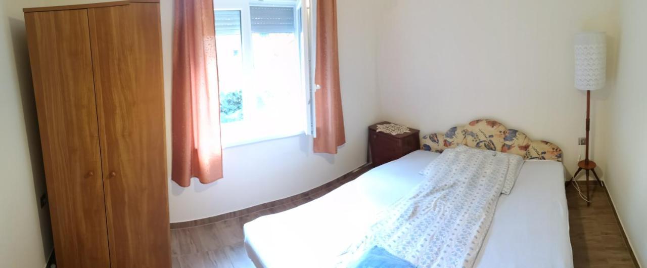 Appartement Babarczi Ueduelohaz à Kiskunmajsa Extérieur photo