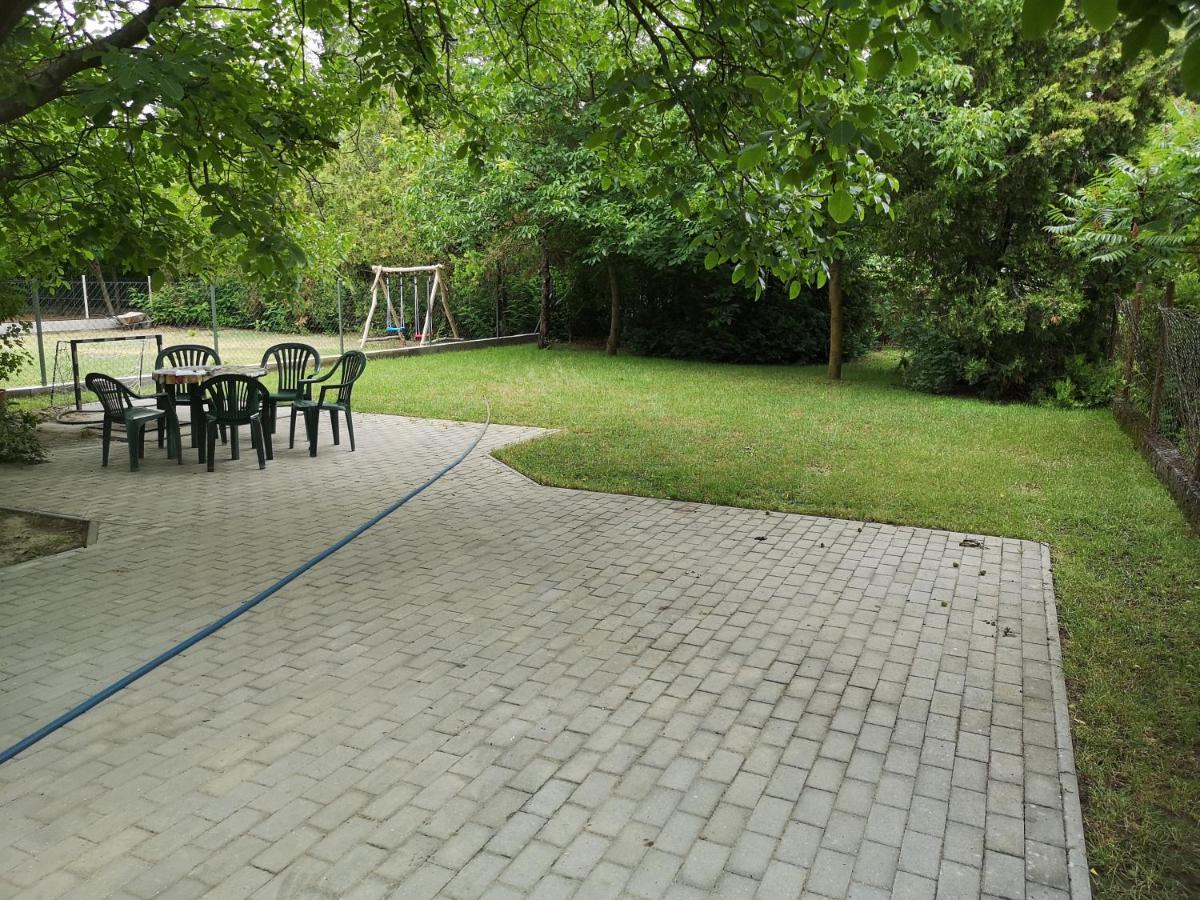 Appartement Babarczi Ueduelohaz à Kiskunmajsa Extérieur photo