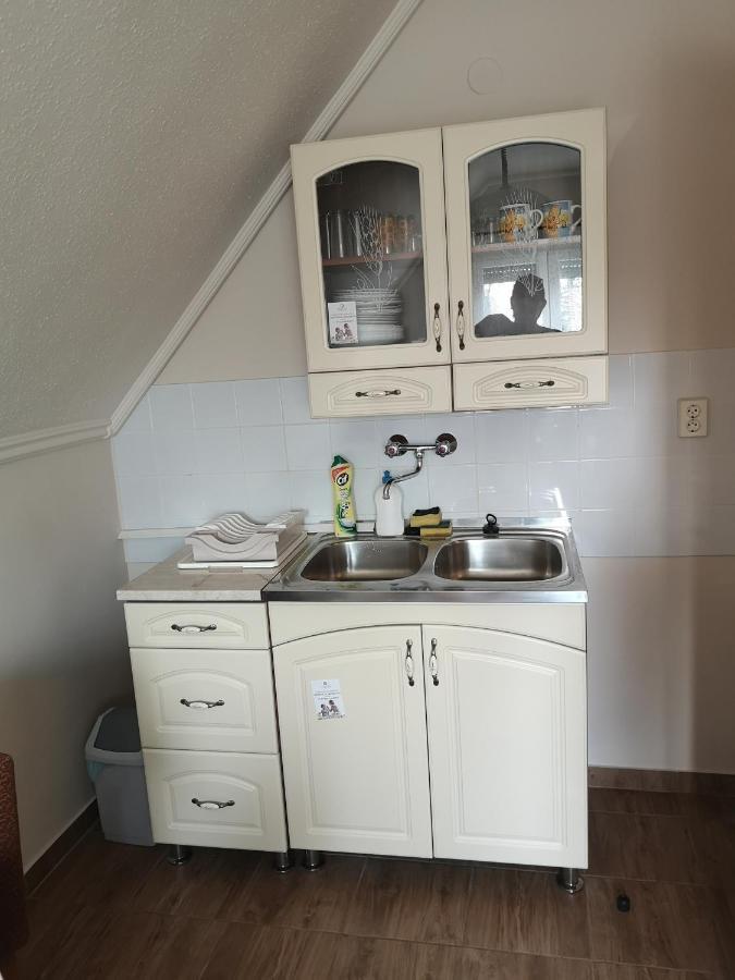 Appartement Babarczi Ueduelohaz à Kiskunmajsa Extérieur photo